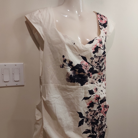 ❣️Ladies Le Chateau Ruched floral dress size XXL (#695) - Picture 11 of 14